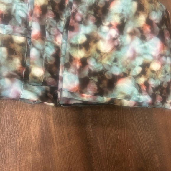 Under Armour M NWOT ski/snowboard pants.. impossible to photograph lol- pattern - Picture 10 of 14